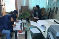 云南德宏梁河供电局开展外包施工队进场前安全培训和考试