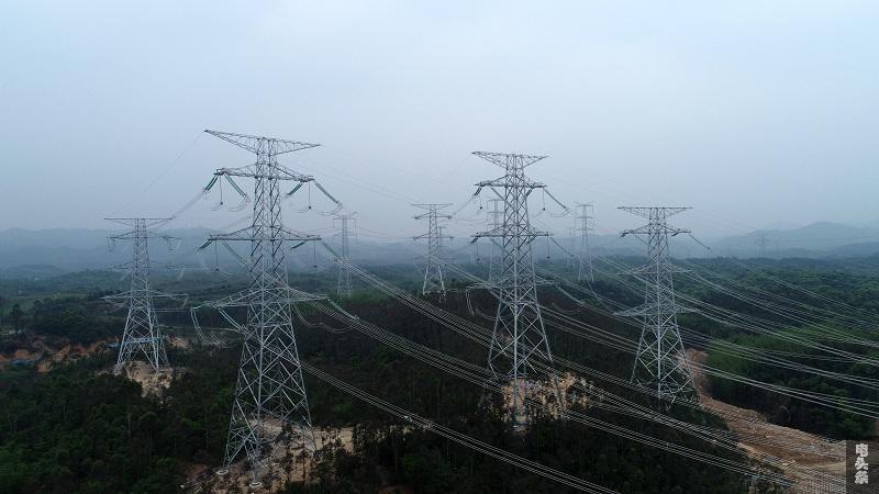 2020年4月28日，昆柳龙广东段线路工程全面贯通，图为龙门换流站交流出线线路。陈海东 摄