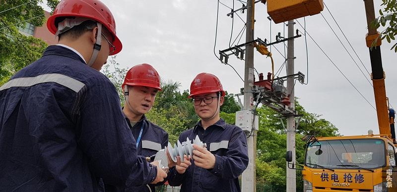 广东电网首个以载波为通讯模式的混合线路智能分布式自动化项目在汕头顺利投运 (肖嘉 摄 )