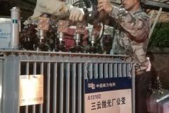 南方电网广西梧州供电局：货车撞坏变压器 个半小时急修复电