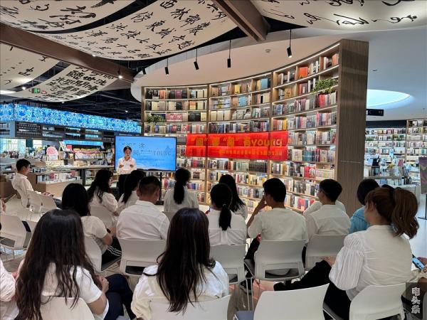 曲靖供电局团委组织“读书沙龙”主题活动。牛乙羊摄