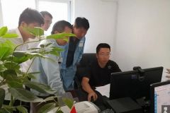 工作干到忘我的张海峰