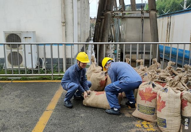堆码防洪沙袋
